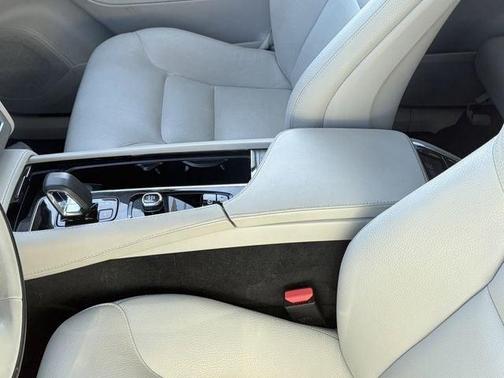 Platinum Gray Metallic 2023 Volvo XC90 Recharge Plug-In Hybrid T8 Plus Bright Theme 7 Passenger