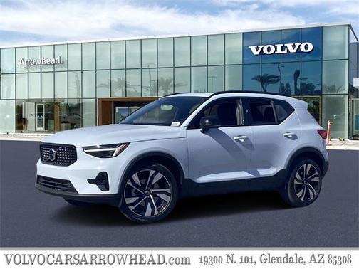 2025 Volvo XC40 B5 Plus Dark Theme