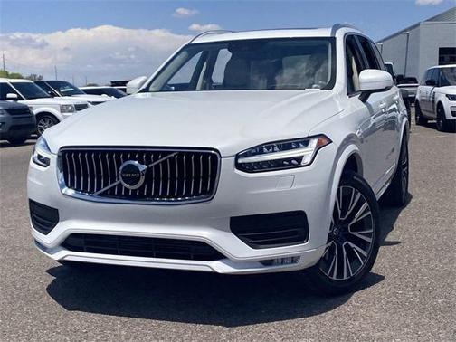 2022 Volvo XC90 T5 Momentum 7 Passenger