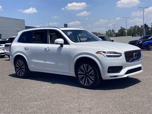 2022 Volvo XC90 T5 Momentum 7 Passenger
