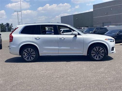 2022 Volvo XC90 T5 Momentum 7 Passenger