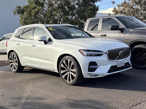 2023 Volvo XC60 B6 Ultimate Bright Theme
