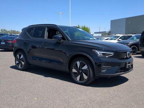 2025 Volvo EX40 Twin Motor Core