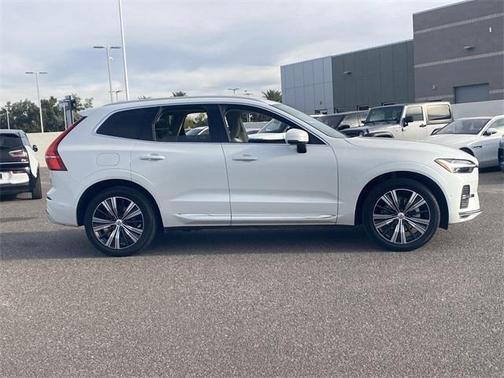 2023 Volvo XC60 B5 Plus Bright Theme