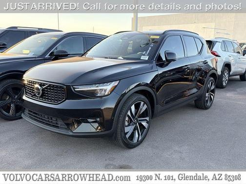 Onyx Black Metallic 2023 Volvo XC40 B5 Ultimate Dark Theme
