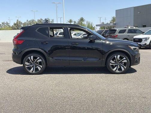 Onyx Black Metallic 2023 Volvo XC40 B5 Ultimate Dark Theme
