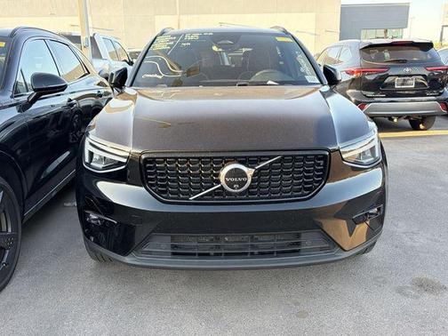Onyx Black Metallic 2023 Volvo XC40 B5 Ultimate Dark Theme