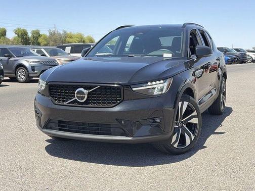 Onyx Black Metallic 2023 Volvo XC40 B5 Ultimate Dark Theme
