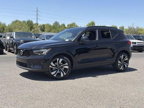Onyx Black Metallic 2023 Volvo XC40 B5 Ultimate Dark Theme