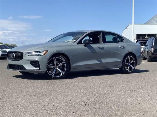 2024 Volvo S60 B5 Plus Dark Theme