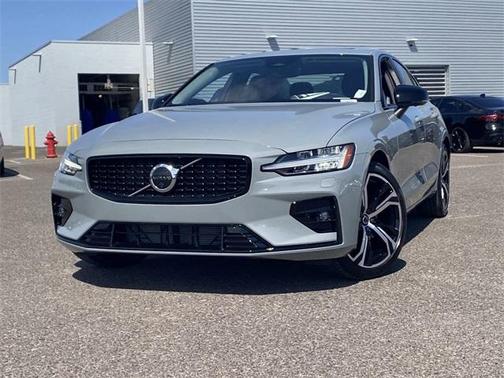 2024 Volvo S60 B5 Plus Dark Theme