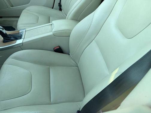 Ice White 2015 Volvo XC60 T6 Platinum