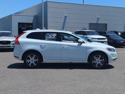 Ice White 2015 Volvo XC60 T6 Platinum