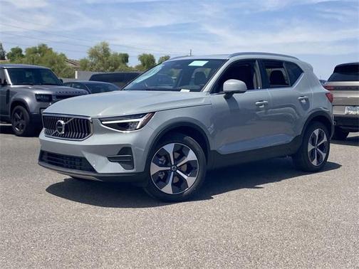 2025 Volvo XC40 B5 Core Bright Theme