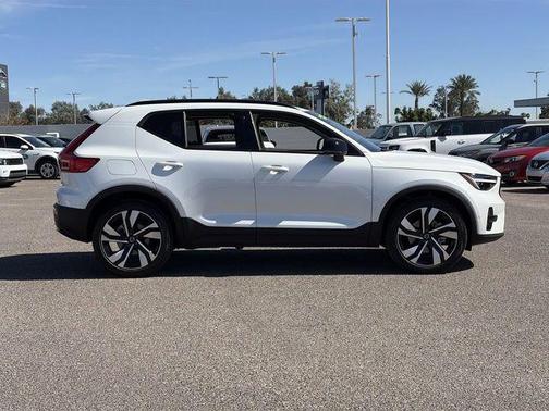 Crystal White Pearl 2025 Volvo XC40 B5 Plus Dark Theme
