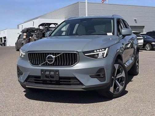 Gray Metallic 2023 Volvo XC40 B4 Plus Bright Theme