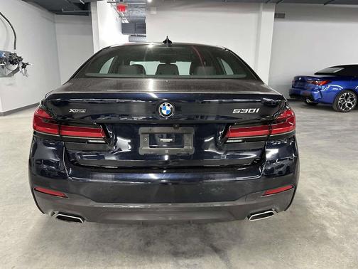 Carbon Black Metallic 2023 BMW 530 i xDrive