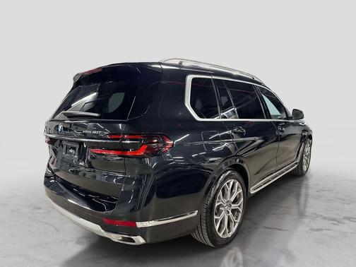 Black Sapphire Metallic 2024 BMW X7 xDrive40i