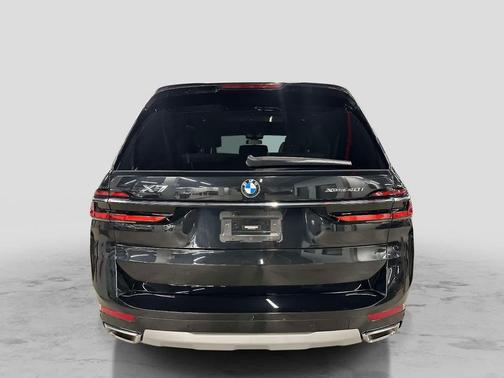 Black Sapphire Metallic 2024 BMW X7 xDrive40i