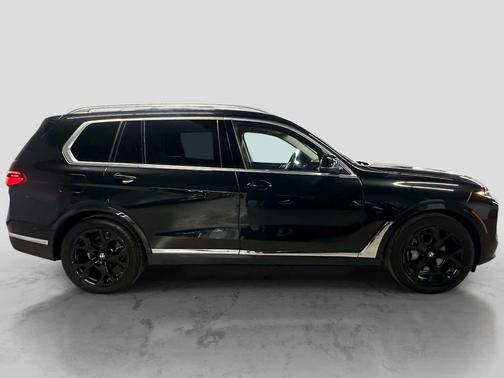 Black Sapphire Metallic 2023 BMW X7 xDrive40i