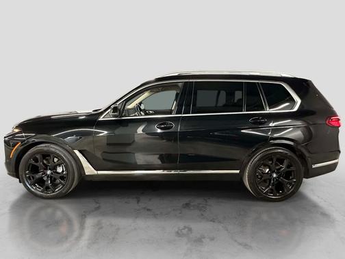 Black Sapphire Metallic 2023 BMW X7 xDrive40i