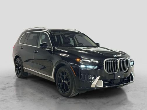 Black Sapphire Metallic 2023 BMW X7 xDrive40i