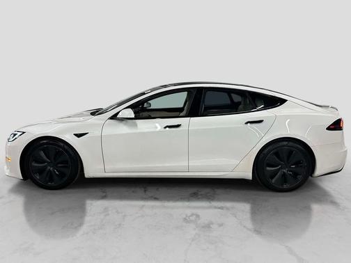 Pearl White Multi-Coat 2022 Tesla Model S Dual Motor All-Wheel Drive