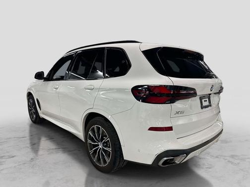 Alpine White 2024 BMW X5 xDrive40i