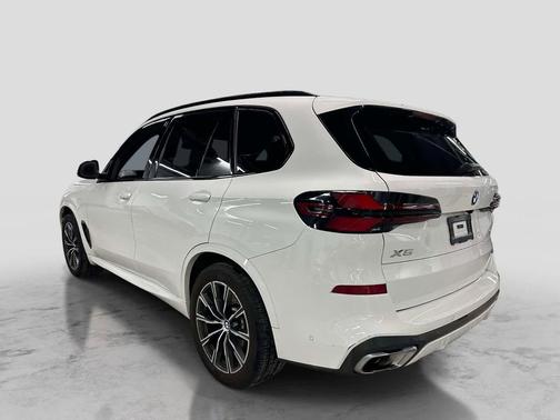 Alpine White 2024 BMW X5 xDrive40i