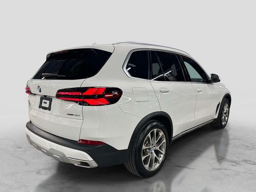 Alpine White 2025 BMW X5 xDrive40i