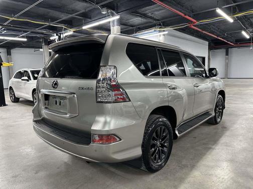 Atomic Silver 2023 Lexus GX 460 Premium