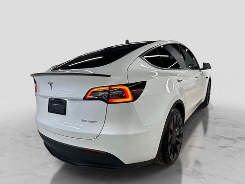-Select- 2023 Tesla Model Y Performance Dual Motor All-Wheel Drive