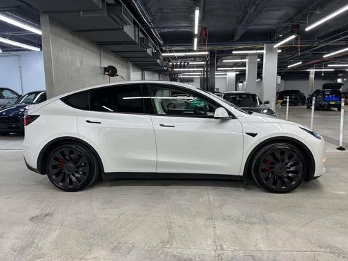 -Select- 2023 Tesla Model Y Performance Dual Motor All-Wheel Drive