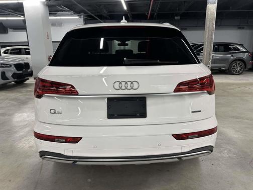 Ibis White 2022 Audi Q5 40 Premium Plus