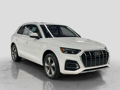 Ibis White 2022 Audi Q5 40 Premium Plus