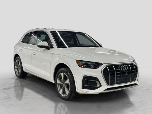 Ibis White 2022 Audi Q5 40 Premium Plus
