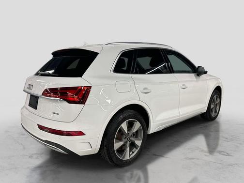 Ibis White 2022 Audi Q5 40 Premium Plus