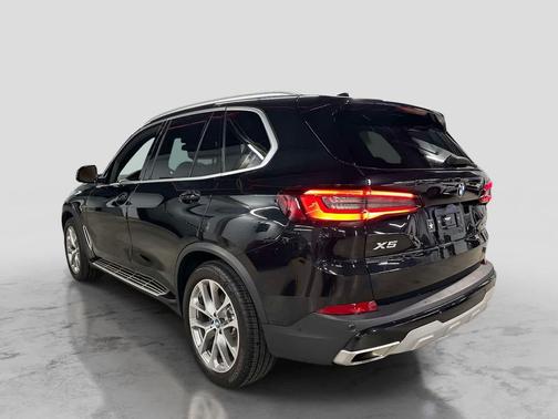 Black Sapphire Metallic 2023 BMW X5 xDrive40i