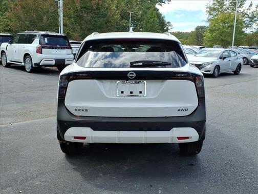 2025 Nissan Kicks SV