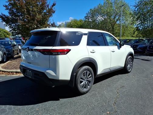2025 Nissan Pathfinder S FWD