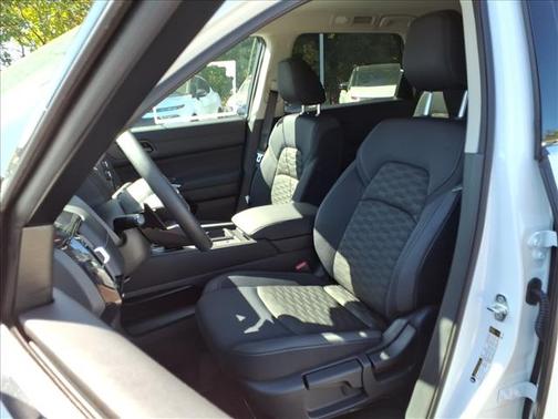 2025 Nissan Pathfinder S FWD