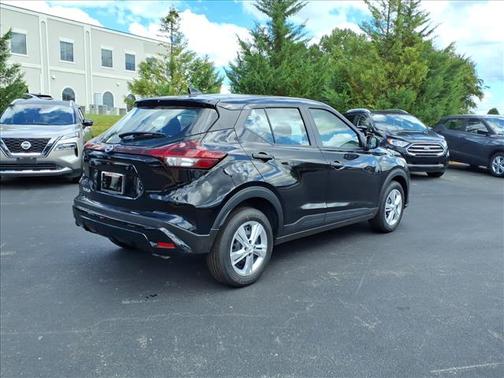 2025 Nissan Kicks S