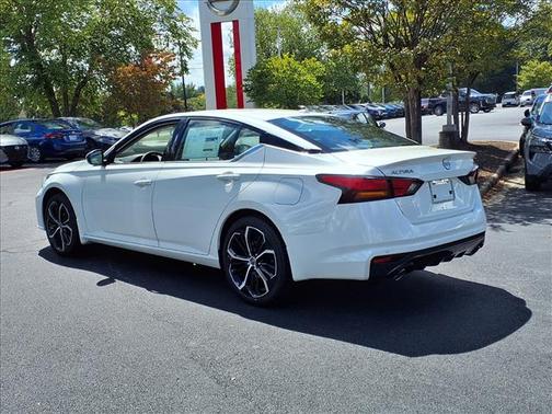 2025 Nissan Altima SR FWD