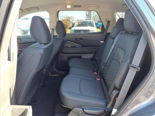 2025 Nissan Pathfinder S FWD