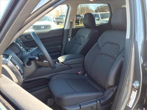 2025 Nissan Pathfinder S FWD