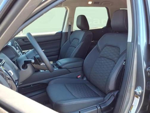 2025 Nissan Pathfinder S FWD