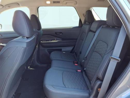 2025 Nissan Pathfinder S FWD