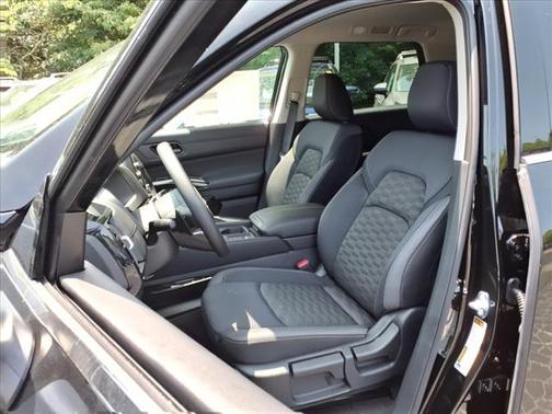 2025 Nissan Pathfinder S FWD