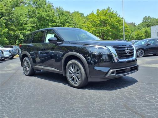 2025 Nissan Pathfinder S FWD