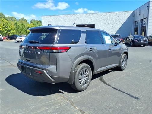2025 Nissan Pathfinder S FWD